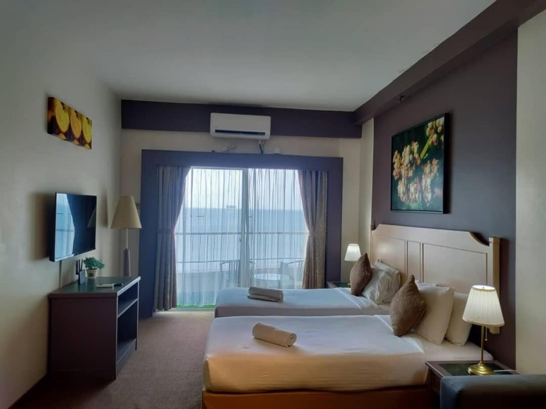 Rainbow Paradise Beachfront Penang ทานจุงบุงาห์ ภายนอก รูปภาพ